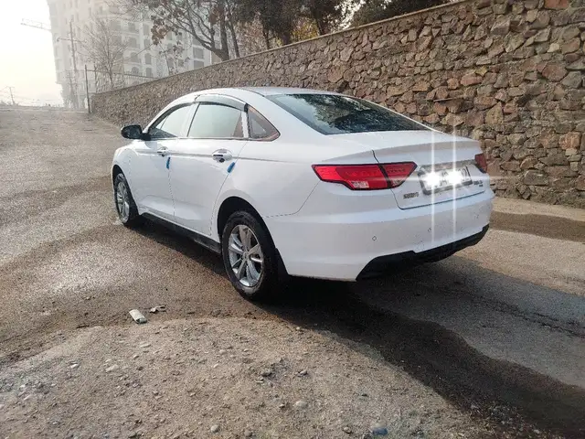 Geely Emgrand 2024 - Выбор фото 3