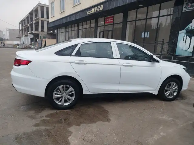 Geely Emgrand 2023 - Выбор фото 3