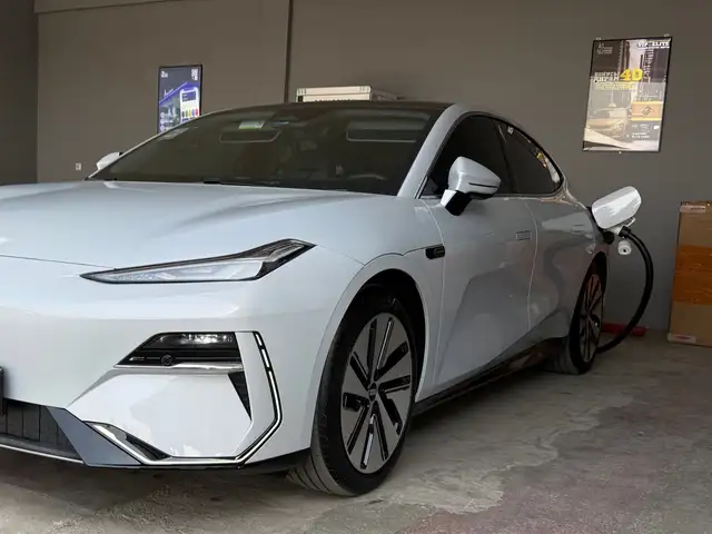 Geely Galaxy E8 2025 - Выбор фото 8