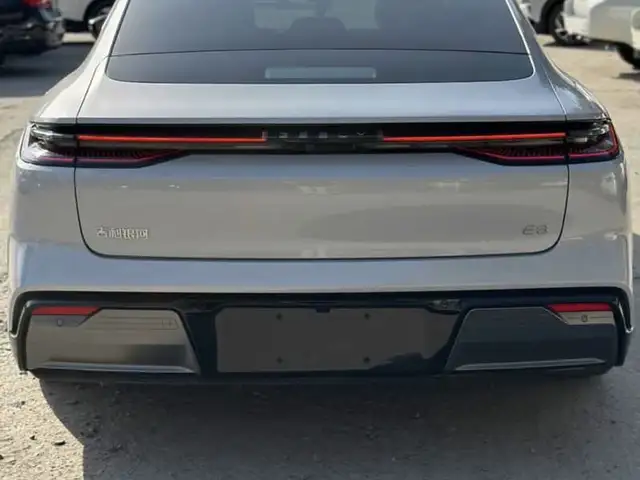 Geely Galaxy E8 2025 - Выбор фото 2