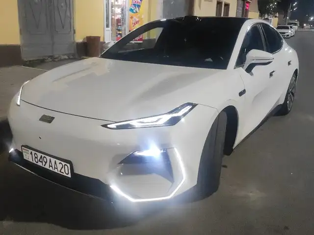 Geely Galaxy E8 2025 - Выбор фото 1