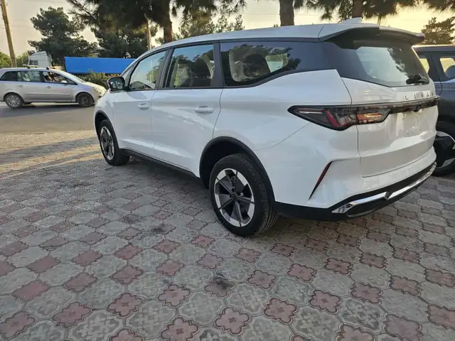 Geely Livan RL7 2025 - Выбор фото 1