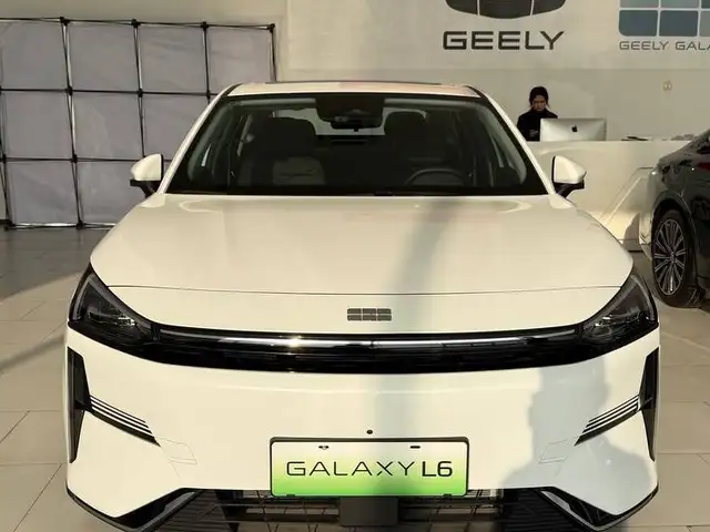 Geely Galaxy L6 2025 - Выбор фото 1