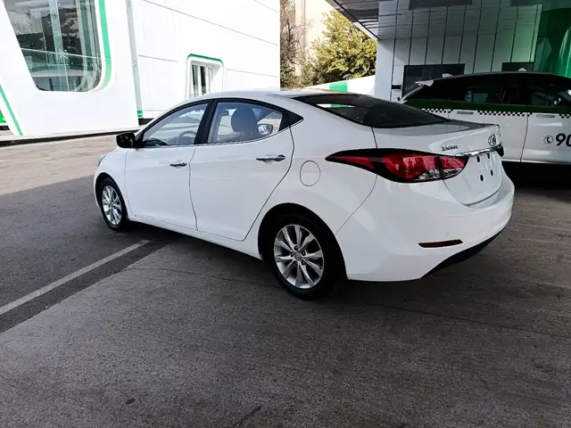 Hyundai Elantra 2017 - Выбор фото 4