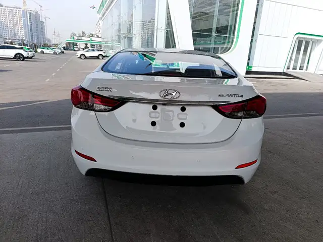 Hyundai Elantra 2017 - Выбор фото 5