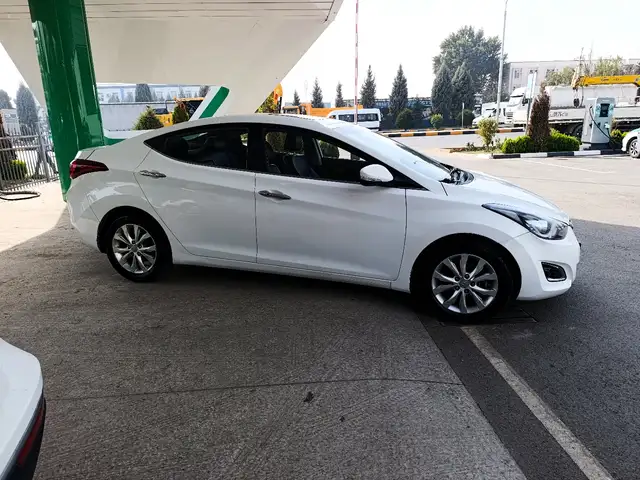 Hyundai Elantra 2017 - Выбор фото 7