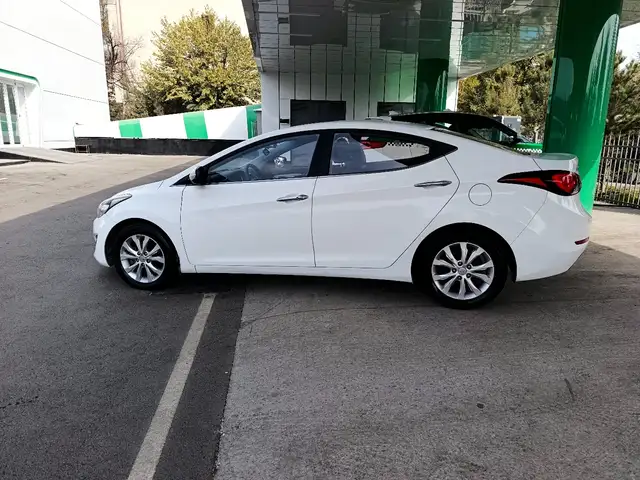 Hyundai Elantra 2017 - Выбор фото 8
