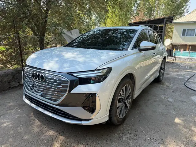 Audi Q4 2025 - Выбор фото 1