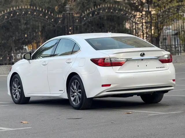 Lexus ES 2016 - Выбор фото 3