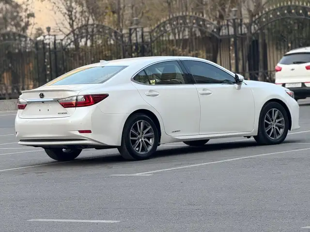 Lexus ES 2016 - Выбор фото 4