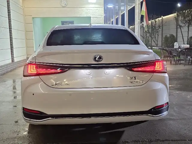 Lexus ES 2022 - Выбор фото 6