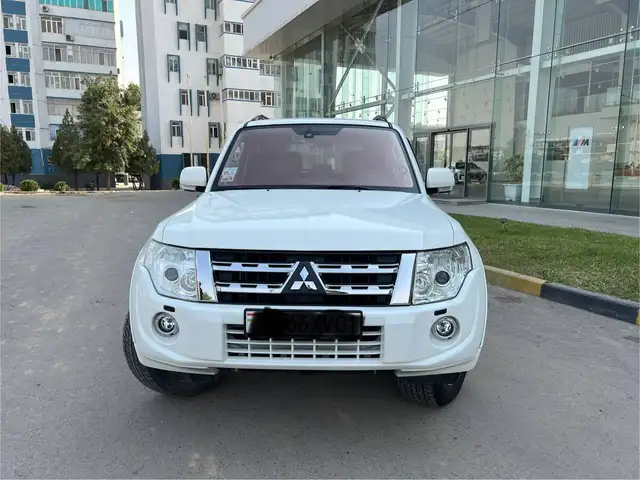 Mitsubishi Pajero 2012 - Выбор фото 1