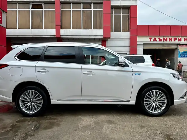 Mitsubishi Outlander 2021 - Выбор фото 4