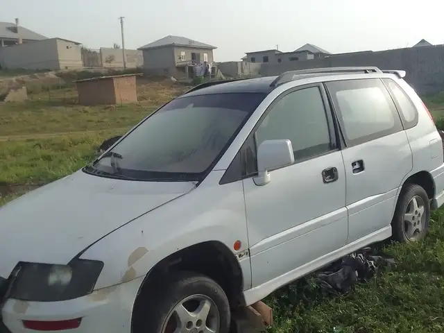Mitsubishi Chariot 2000 - Выбор фото 2