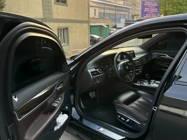 BMW 7 2017 - Выбор фото 7