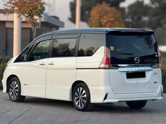 Nissan Serena 2017 - Выбор фото 5