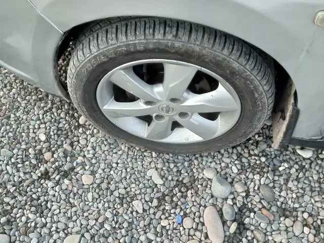 Nissan Tiida 2006 - Выбор фото 4