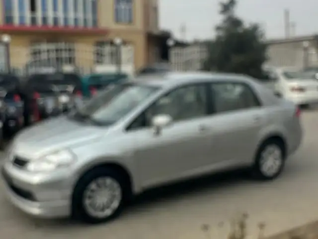 Nissan Tiida 2006 - Выбор фото 8