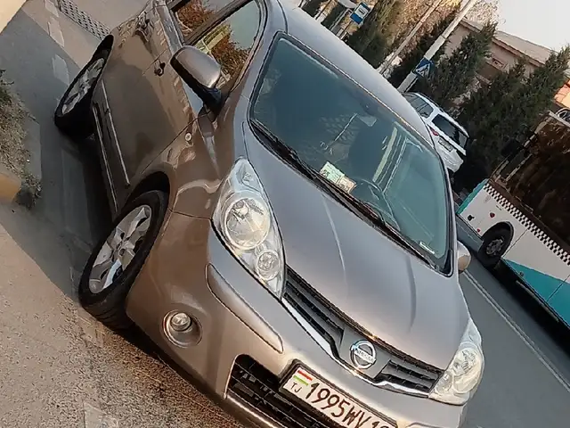 Nissan Note 2010 - Выбор фото 1