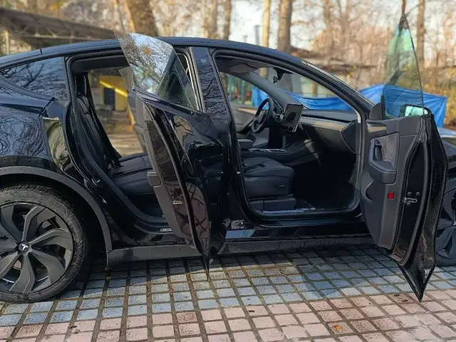Tesla Model Y 2025 - Выбор фото 8