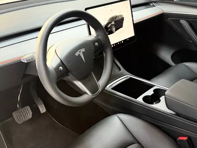 Tesla Model Y 2025 - Выбор фото 6