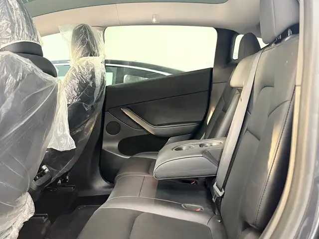 Tesla Model Y 2025 - Выбор фото 8
