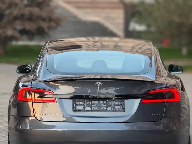 Tesla Model S 2018 - Выбор фото 4