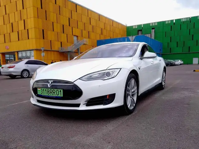 Tesla Model S 2015 - Выбор фото 1