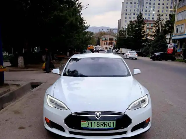 Tesla Model S 2015 - Выбор фото 5