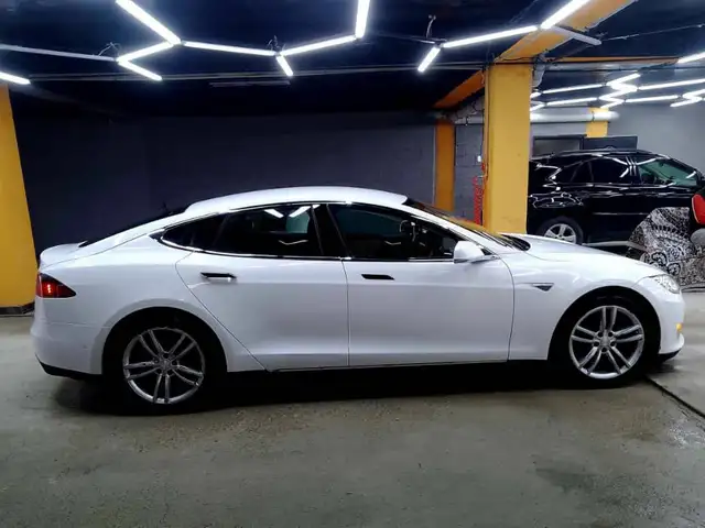 Tesla Model S 2015 - Выбор фото 7