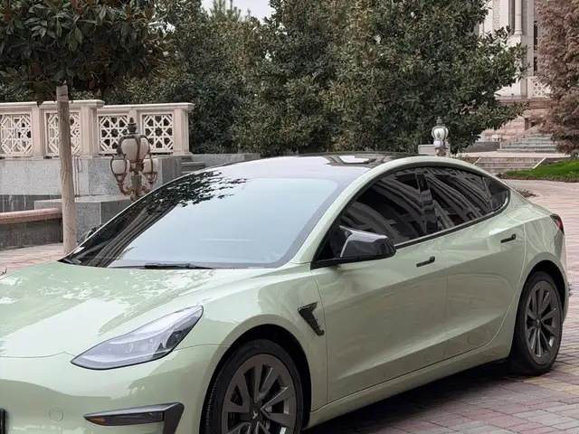 Tesla Model 3 2023 - Выбор фото 2