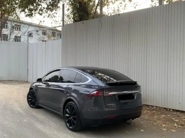 Tesla Model X 2018 - Выбор фото 1