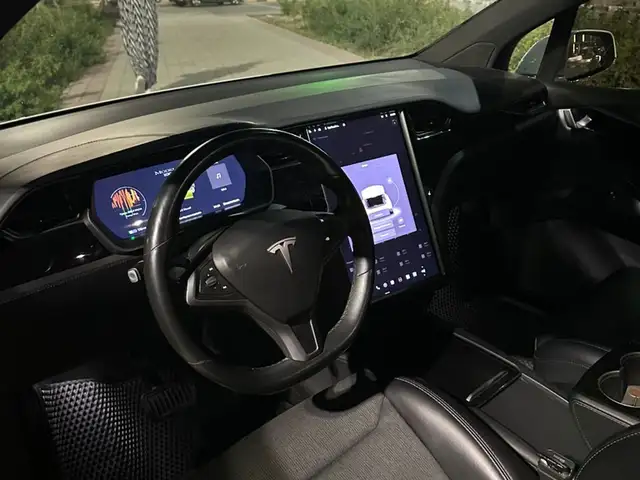 Tesla Model X 2019 - Выбор фото 8