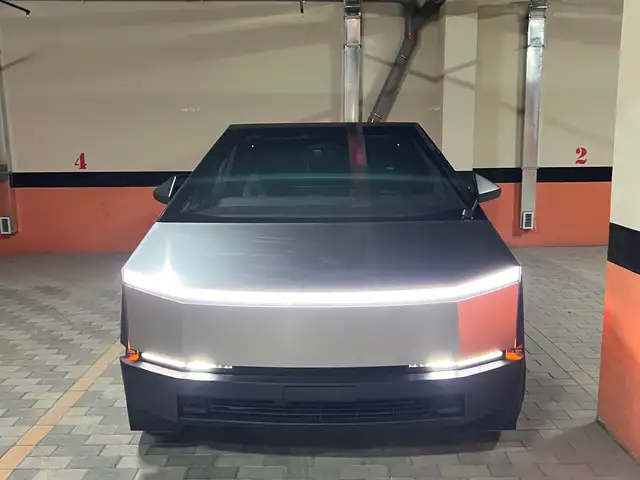 Tesla Cybertruck 2025 - Выбор фото 1