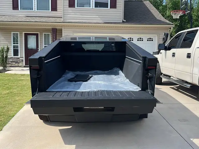 Tesla Cybertruck 2025 - Выбор фото 2