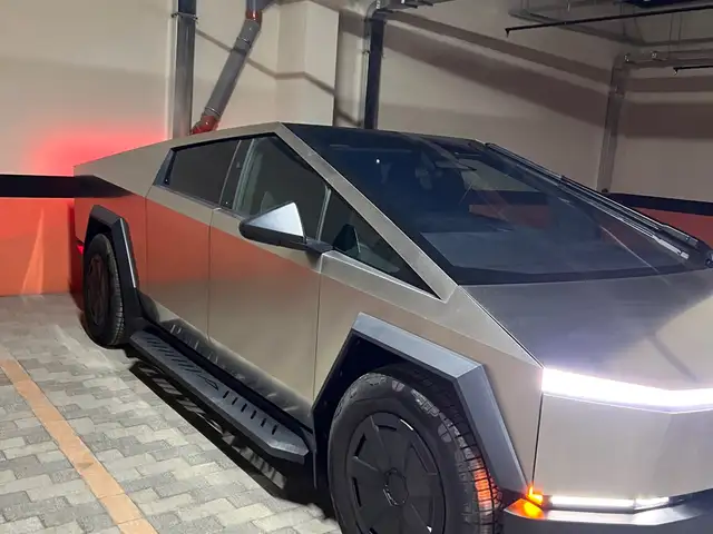 Tesla Cybertruck 2025 - Выбор фото 3