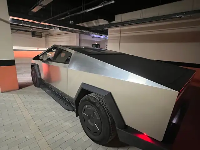 Tesla Cybertruck 2025 - Выбор фото 5