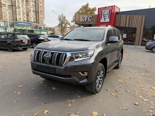 Toyota Land Cruiser Prado 2023 - Выбор фото 1