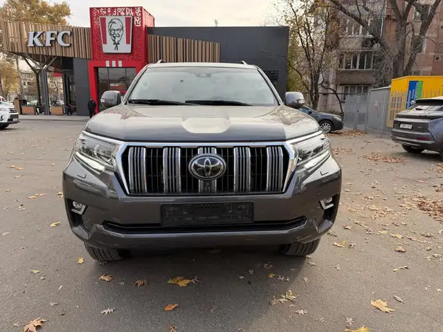 Toyota Land Cruiser Prado 2023 - Выбор фото 2