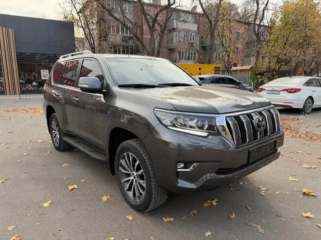 Toyota Land Cruiser Prado 2023 - Выбор фото 3
