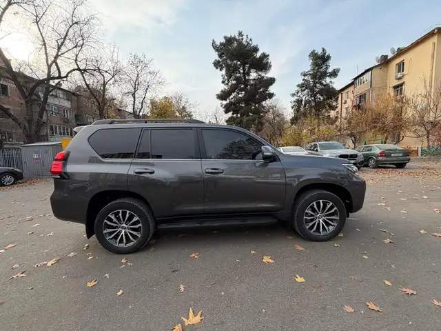 Toyota Land Cruiser Prado 2023 - Выбор фото 4