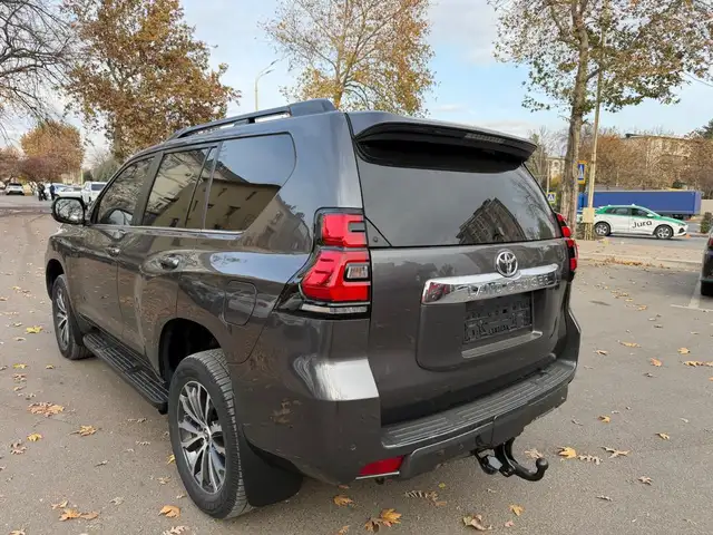 Toyota Land Cruiser Prado 2023 - Выбор фото 5