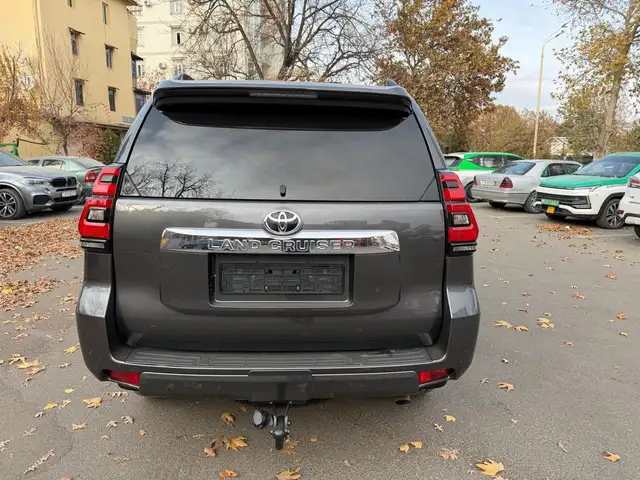 Toyota Land Cruiser Prado 2023 - Выбор фото 6