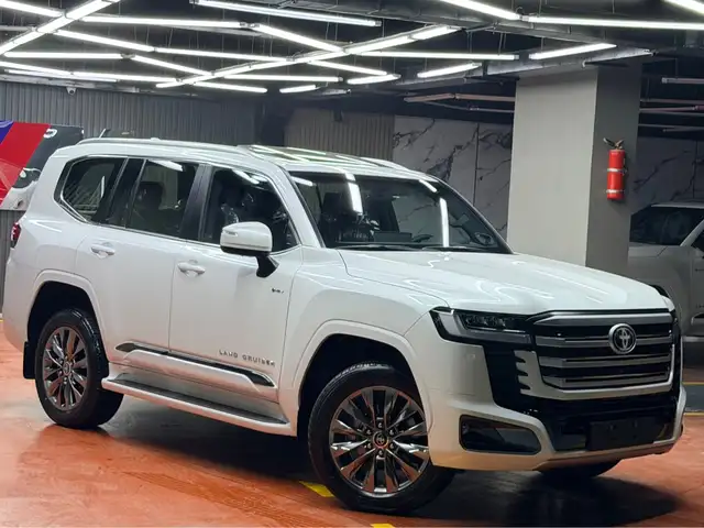 Toyota Land Cruiser 2025 - Выбор фото 2