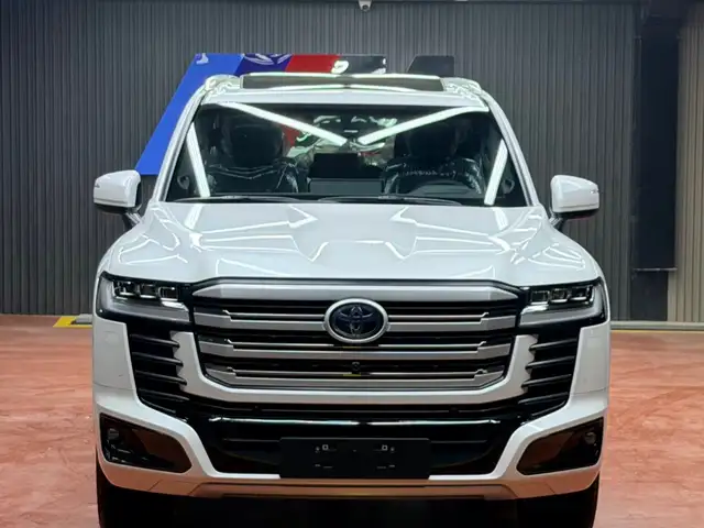 Toyota Land Cruiser 2025 - Выбор фото 3