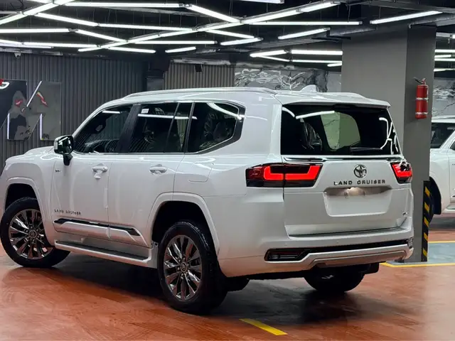 Toyota Land Cruiser 2025 - Выбор фото 4
