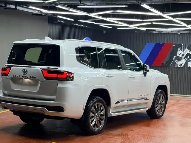 Toyota Land Cruiser 2025 - Выбор фото 5