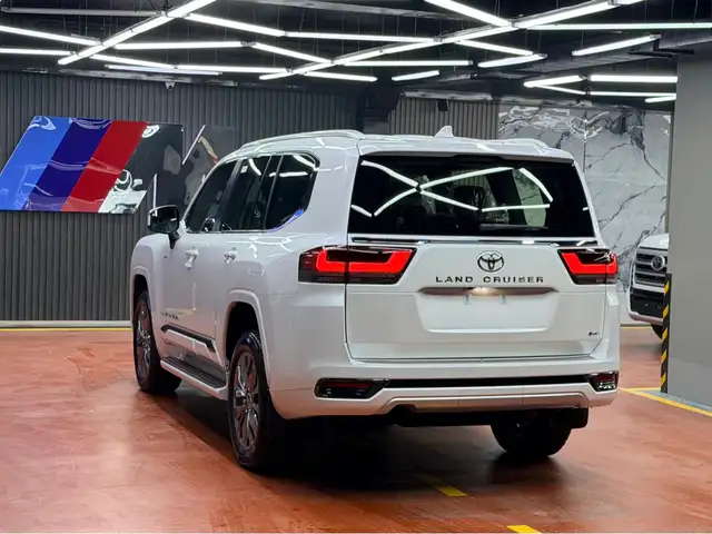 Toyota Land Cruiser 2025 - Выбор фото 7