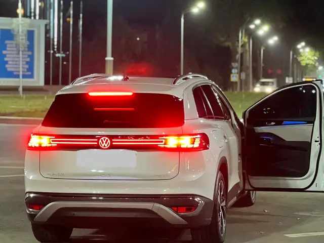 Volkswagen ID.6 2022 - Выбор фото 3