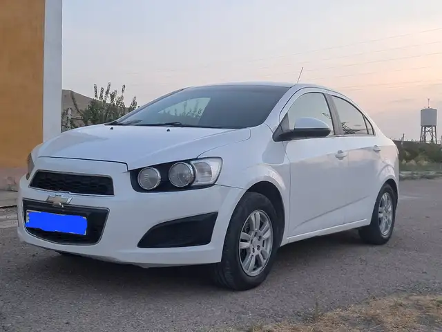 Chevrolet Sonic 2015 - Выбор фото 1
